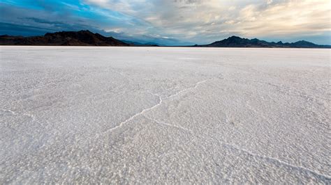  De Bonneville Salt Flats: Een Zoutvlakte die je naar een Andere Wereld brengt!