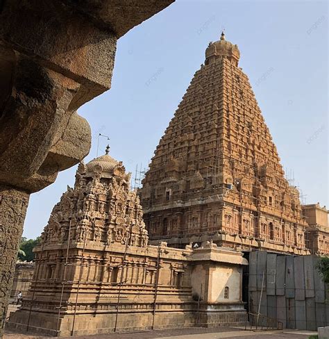  De Brihadeeswarar Tempel: Een Monumentale Verkenning van Tamilische Architectuur!