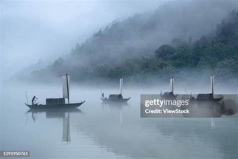 De Oujiang-Rivier: Een Spiegelende Weg naar Neijiangse Historie en Natuurpracht!