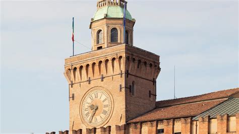 De Torre dell'Orologio! Een Historische Horlogetoren Met Uitzicht Op Het Hart Van Helsingborg