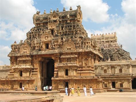  De Brihadeeswarar Tempel: Een Monumentale Verkenning van Tamilische Architectuur!