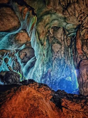 De Gua Tempurung: Een mystieke ondergrondse wereld vol stalactieten en stalagmieten!