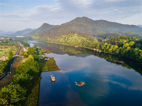 De Oujiang-Rivier: Een Spiegelende Weg naar Neijiangse Historie en Natuurpracht!