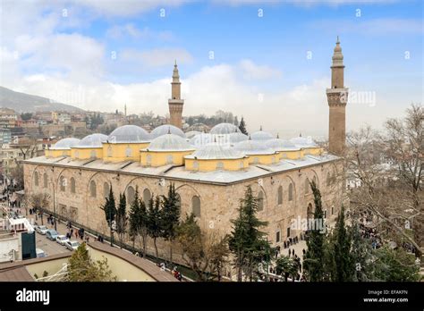  De Ulu Cami van Bursa: Een Architecturaal Wonder en een Historische Schatkamer!