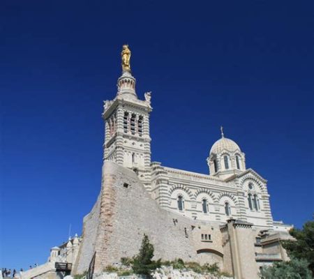  De Basilique Notre-Dame de la Garde: Een schitterende baken boven Marseille!