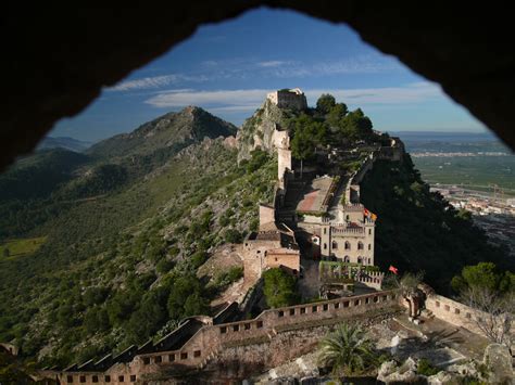 De Templo Romano de Xàtiva: Een Monumentale Reise Doorheen de Tijd!